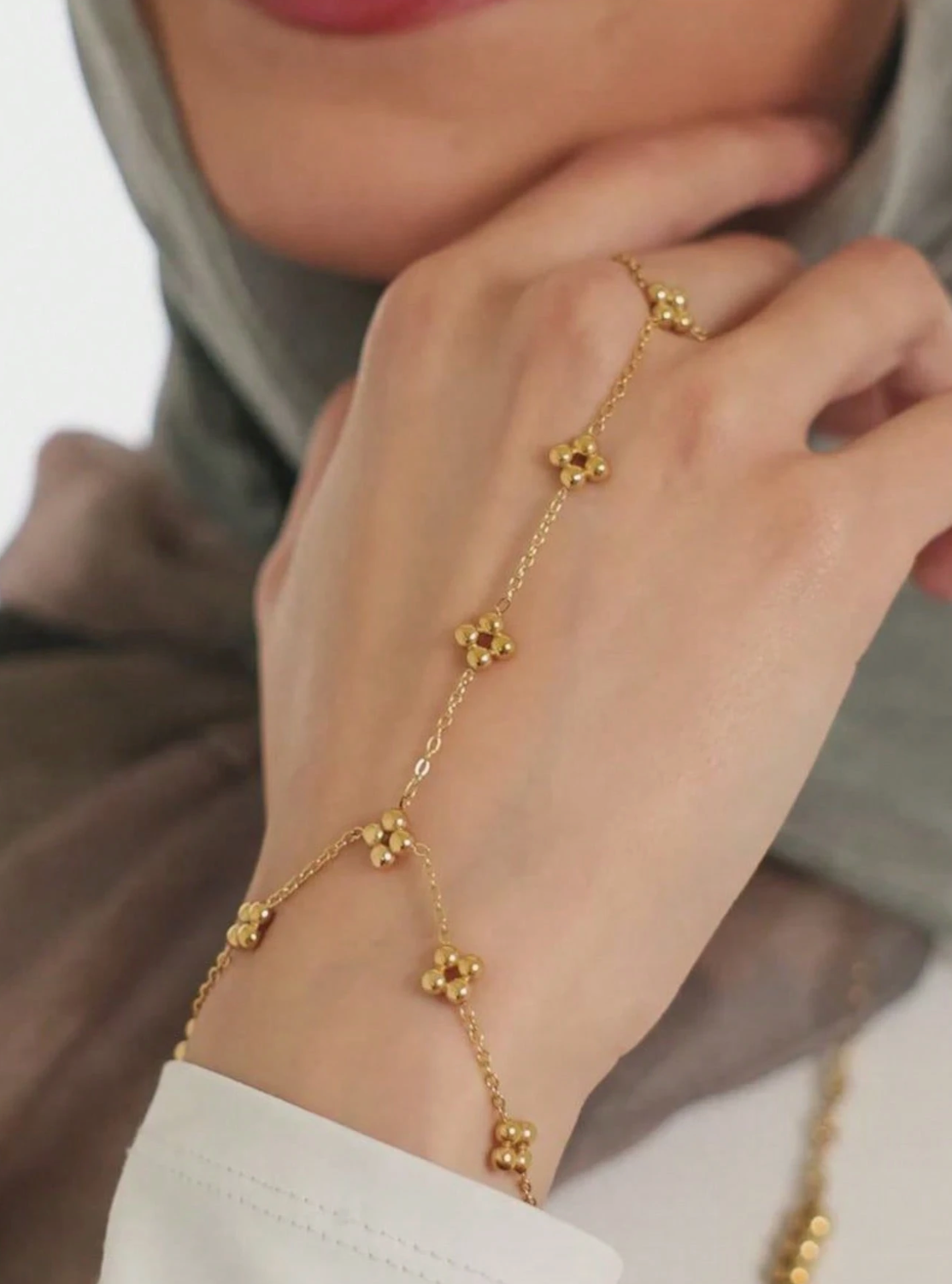 Daisy Hand Chain